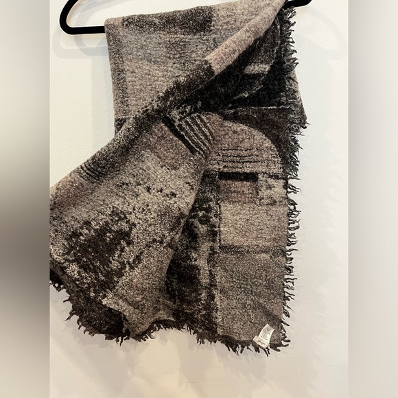 Wilfred Blanket Scarf - Picture 4 of 11